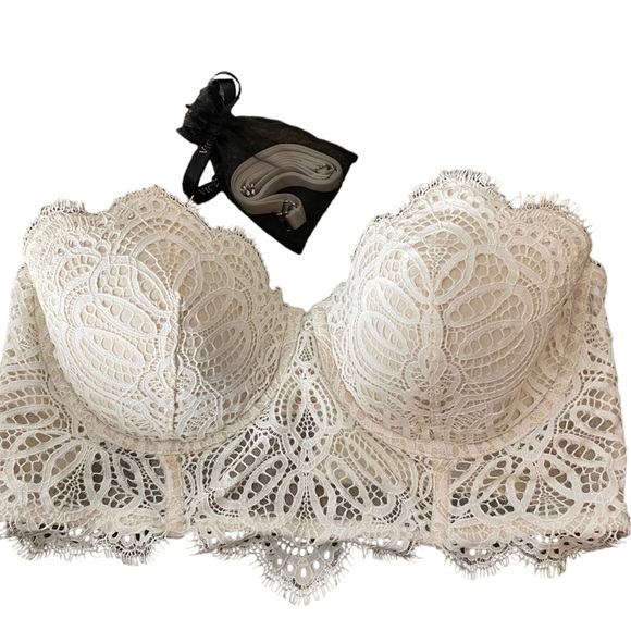 Elegant Cream Lace Bralette - Picture 11 of 13